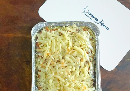 Lasaña casera clásica congelada lista para hornear